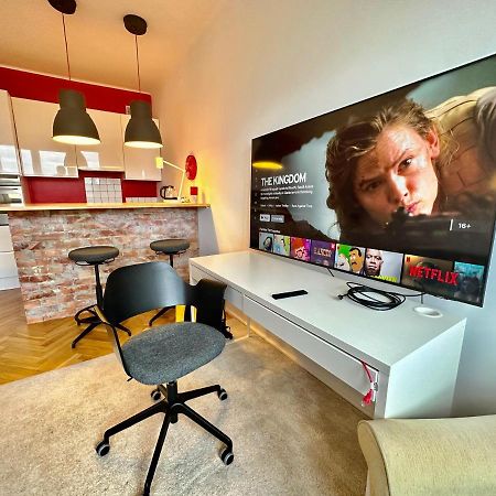 شقة Super Beauty Metro Wifi 65'Tv Netflix Hbo Appletv+ وارسو المظهر الخارجي الصورة